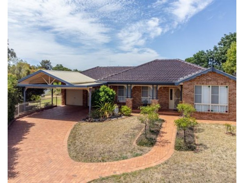 13 Wayamba Close, Tamworth NSW 2340