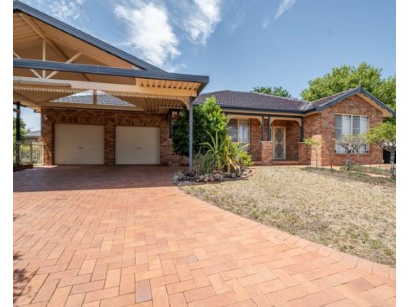 13 Wayamba Close, Tamworth NSW 2340