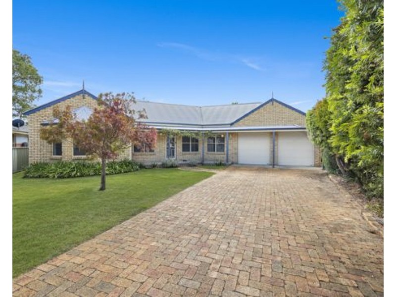 22 Cobb and Co Circuit, Tamworth NSW 2340