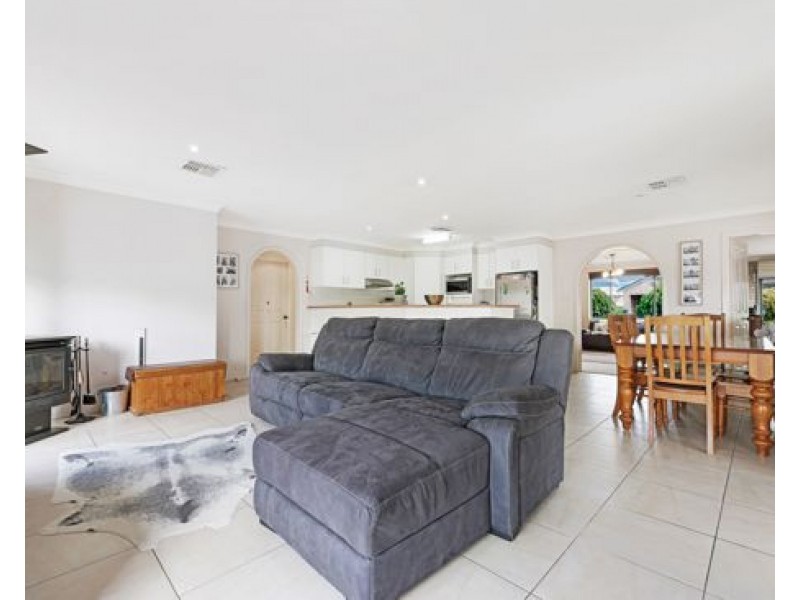 9 Banksia Close, Kootingal NSW 2352