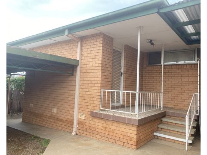 4/3 Edinburgh Avenue, Tamworth NSW 2340