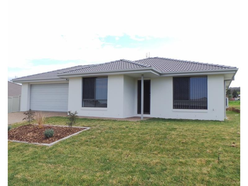 2/64 Tulipwood Crescent, Tamworth NSW 2340