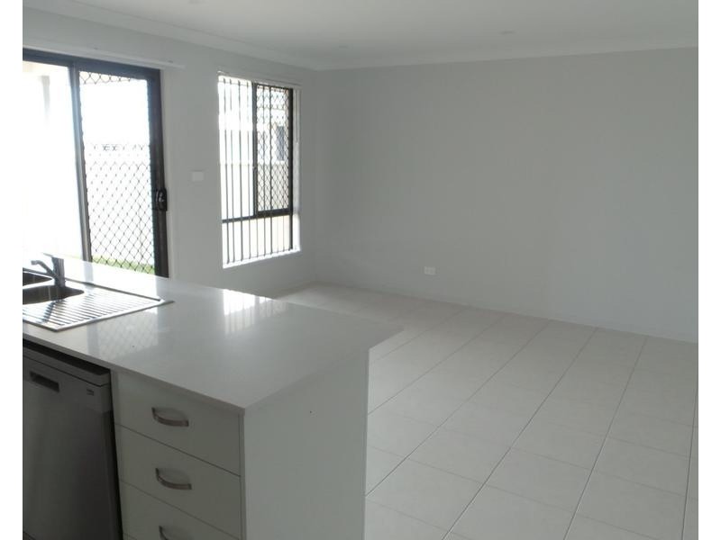 2/64 Tulipwood Crescent, Tamworth NSW 2340