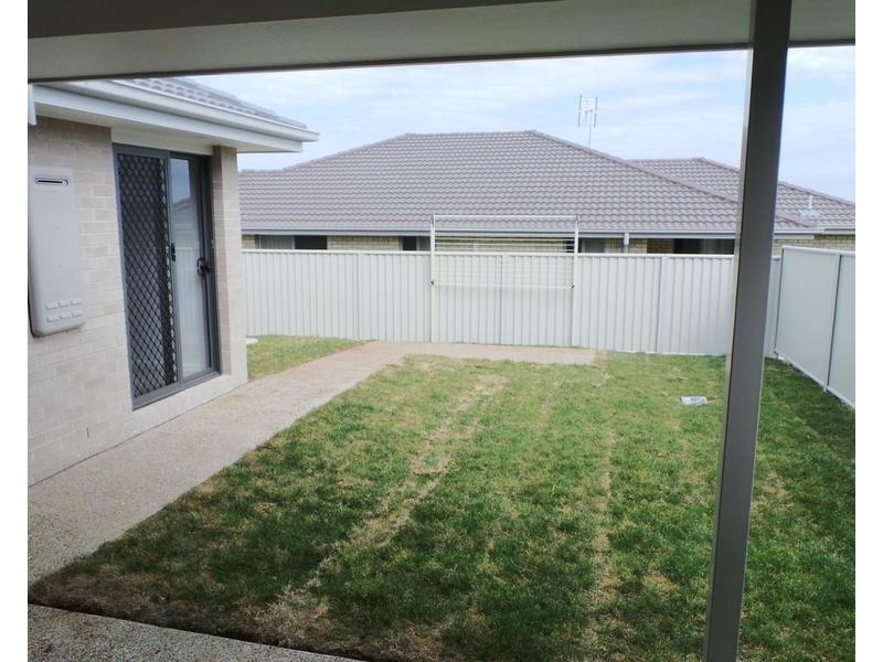 2/64 Tulipwood Crescent, Tamworth NSW 2340