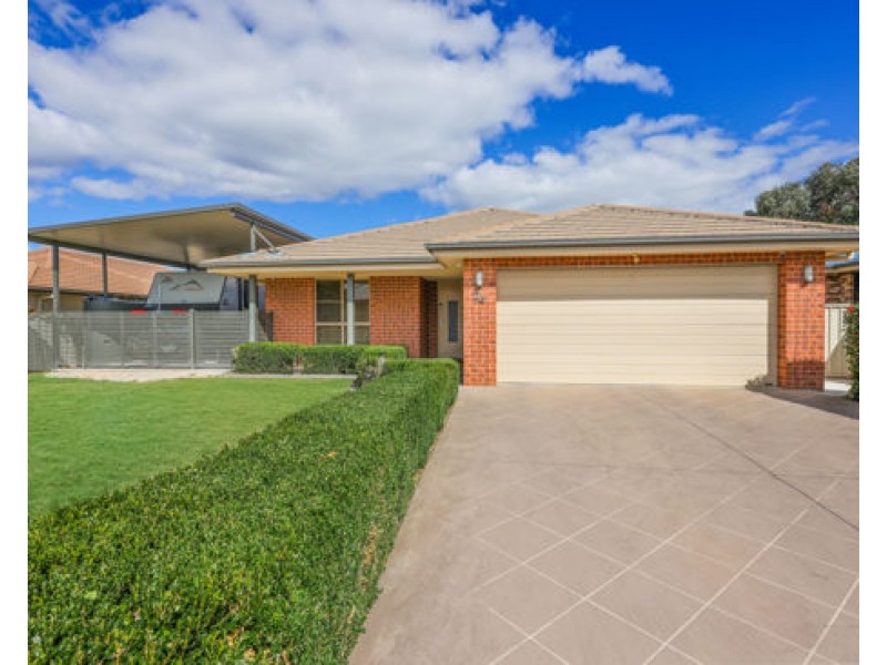 24 Kalinda Place, Tamworth NSW 2340