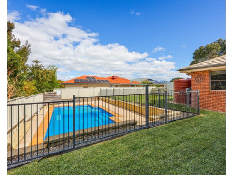 24 Kalinda Place, Tamworth NSW 2340