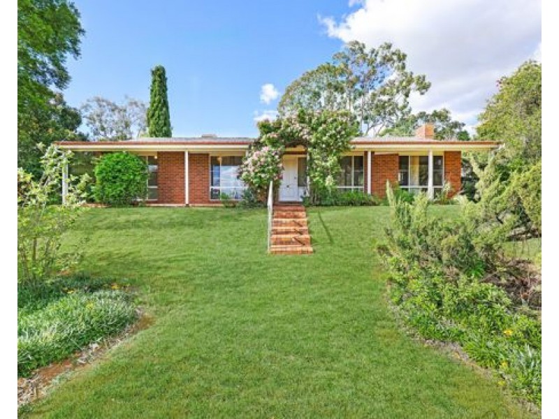 2 Salo Crescent, Tamworth NSW 2340