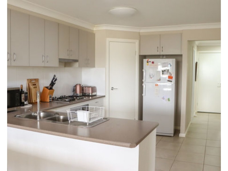 1/8 Lake Place, Tamworth NSW 2340