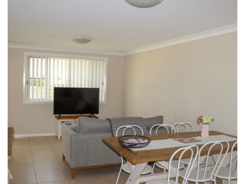 1/8 Lake Place, Tamworth NSW 2340