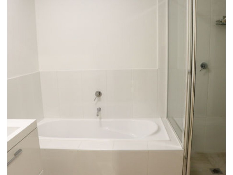 1/8 Lake Place, Tamworth NSW 2340