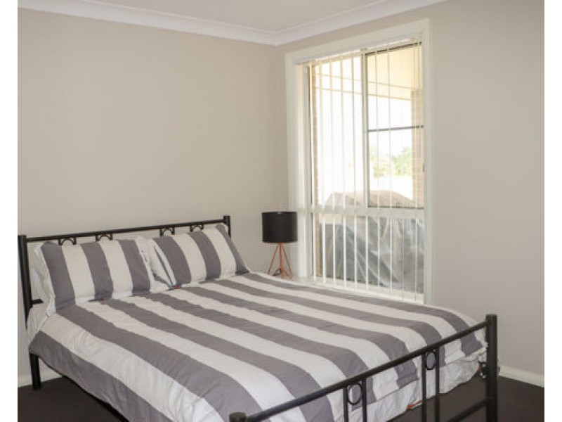 1/8 Lake Place, Tamworth NSW 2340