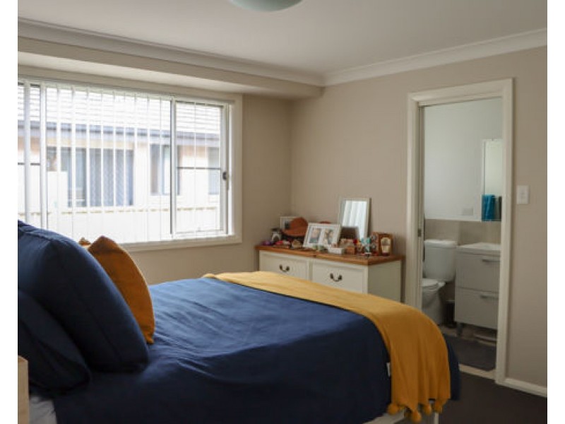 1/8 Lake Place, Tamworth NSW 2340