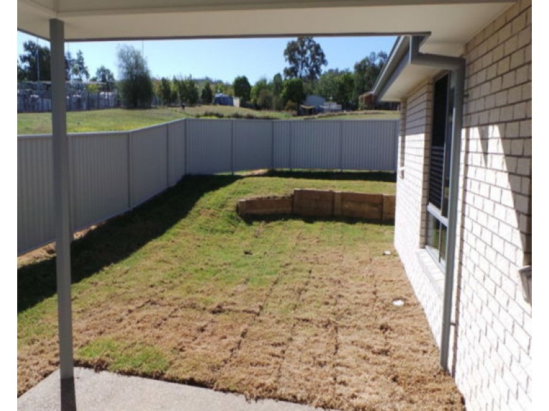 37 Tulipwood Crescent, Tamworth NSW 2340