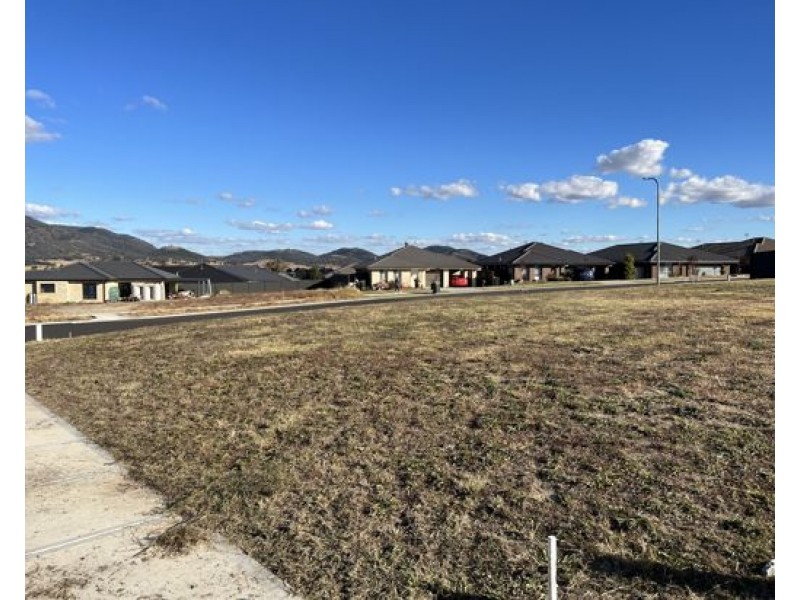 11 Cliffdale Place, Kootingal NSW 2352