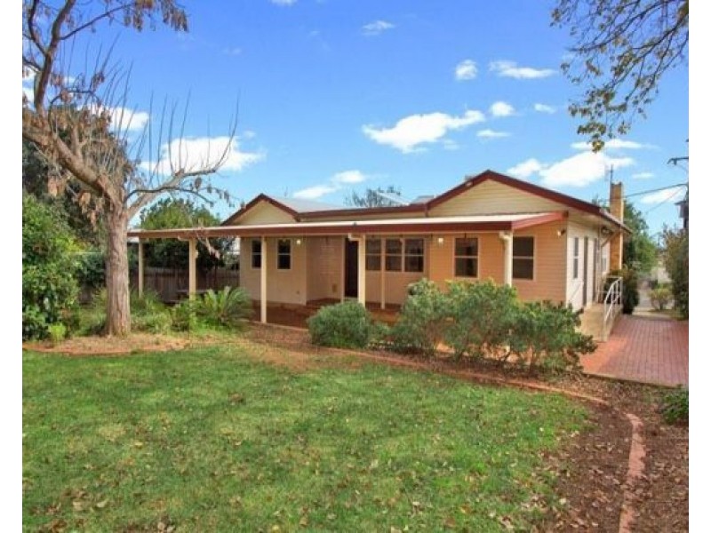 18 Sapphire Crescent, Tamworth NSW 2340