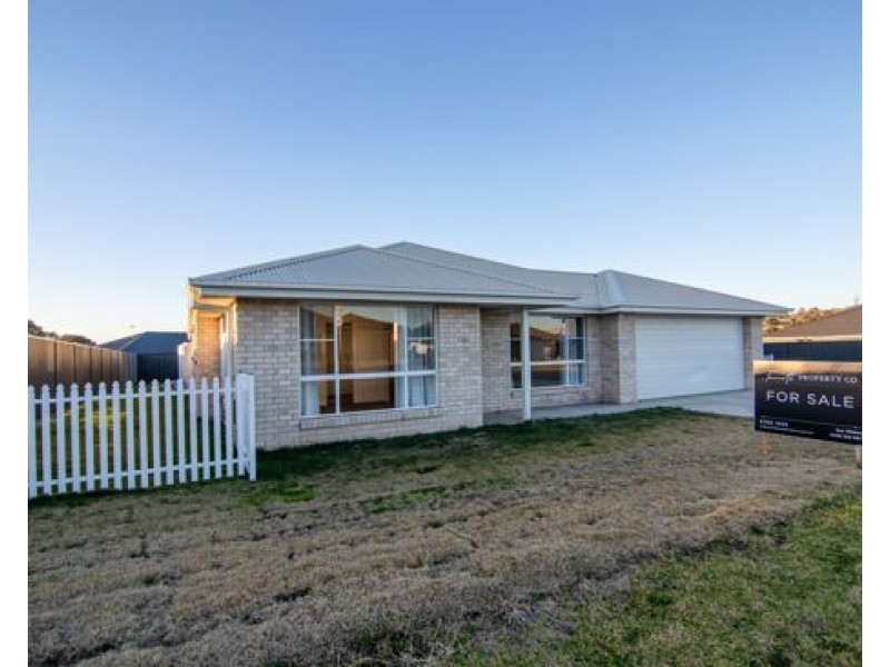 4 Grand Meadows Drive, Tamworth NSW 2340