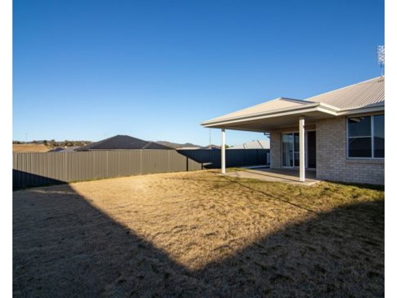 4 Grand Meadows Drive, Tamworth NSW 2340