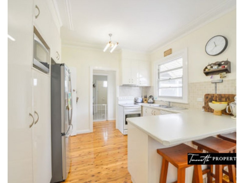80 Piper Street, Tamworth NSW 2340