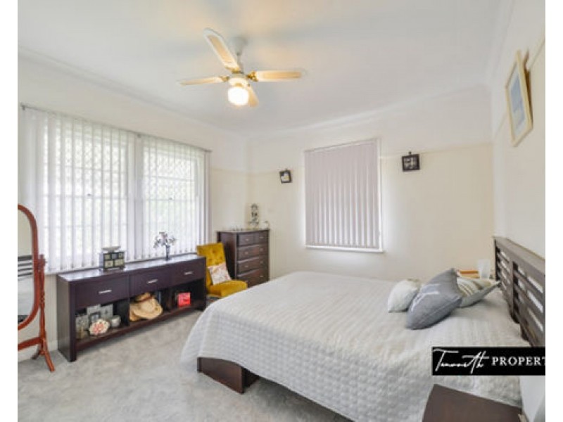 80 Piper Street, Tamworth NSW 2340