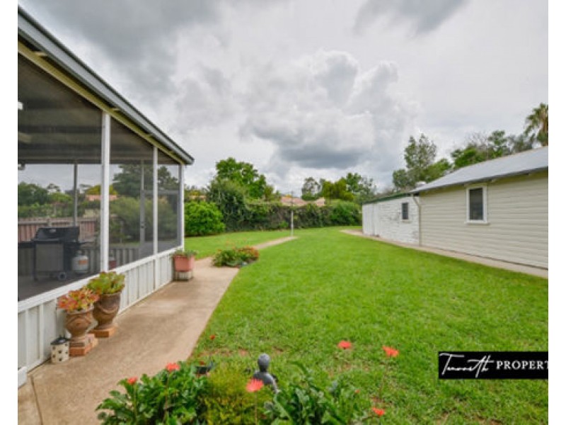 80 Piper Street, Tamworth NSW 2340