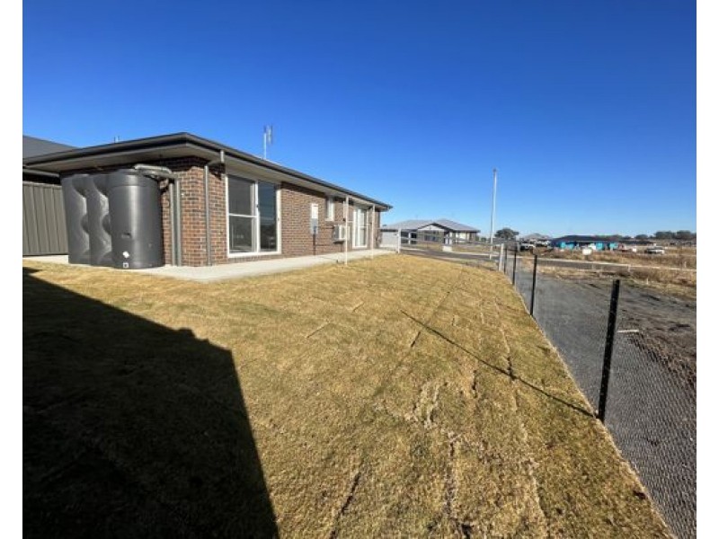 14a Peppercress Court, Tamworth NSW 2340