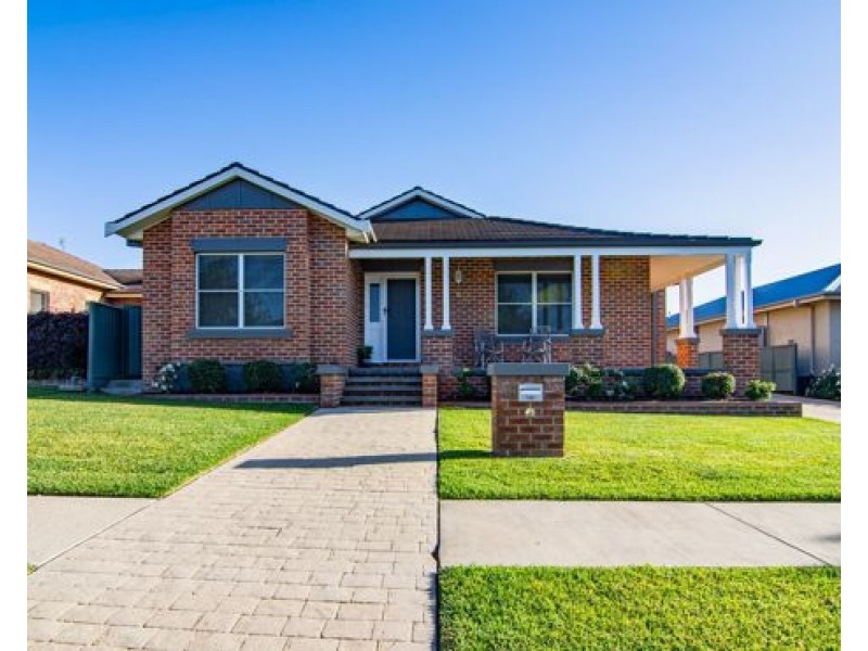 8 The Heights, Tamworth NSW 2340