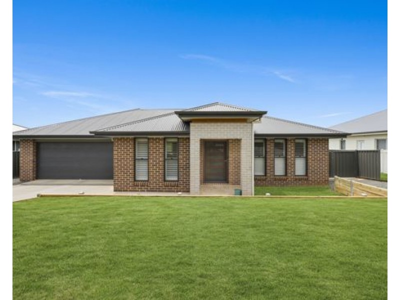 11 Galah Drive, Tamworth NSW 2340