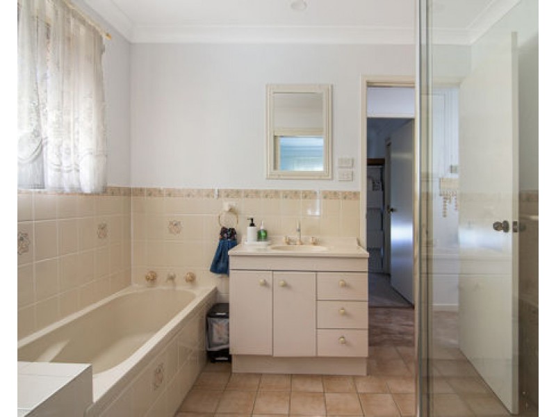 36 Cobb & Co Circuit, Tamworth NSW 2340