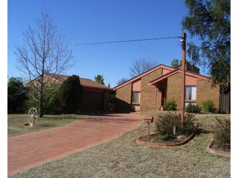 13 Osprey Way, Tamworth NSW 2340