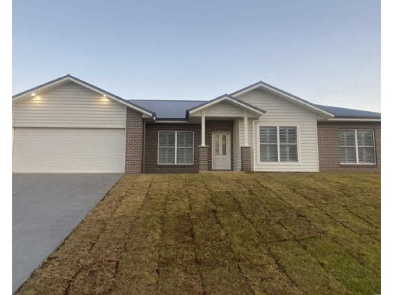28 Currawong Drive, Tamworth NSW 2340