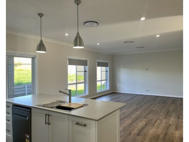 28 Currawong Drive, Tamworth NSW 2340