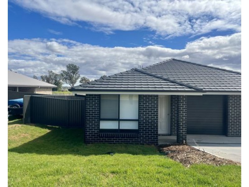 1/11 Regal Park Drive, Tamworth NSW 2340