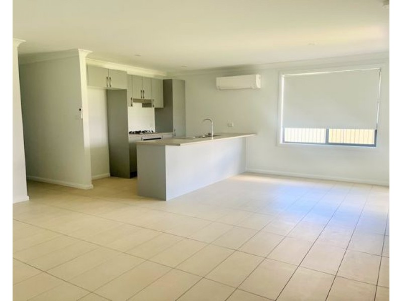 1/11 Regal Park Drive, Tamworth NSW 2340