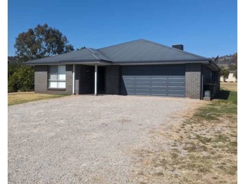 6 Whiporie Close, Tamworth NSW 2340