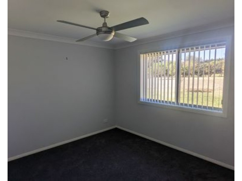 6 Whiporie Close, Tamworth NSW 2340