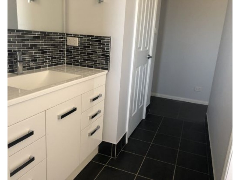 6 Whiporie Close, Tamworth NSW 2340