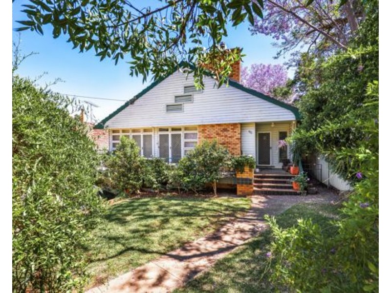 90 White Street, Tamworth NSW 2340