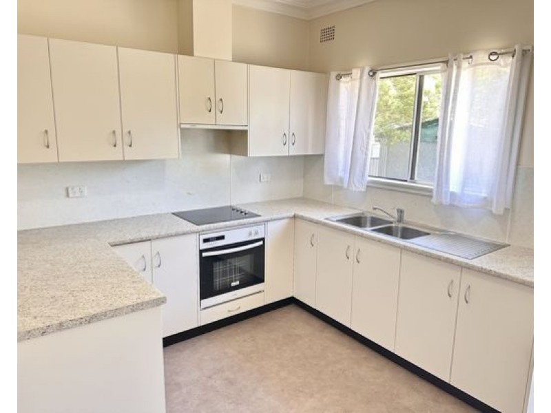 13 Churchill Street, Tamworth NSW 2340