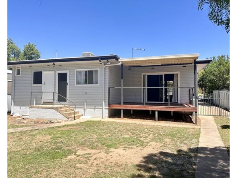 13 Churchill Street, Tamworth NSW 2340