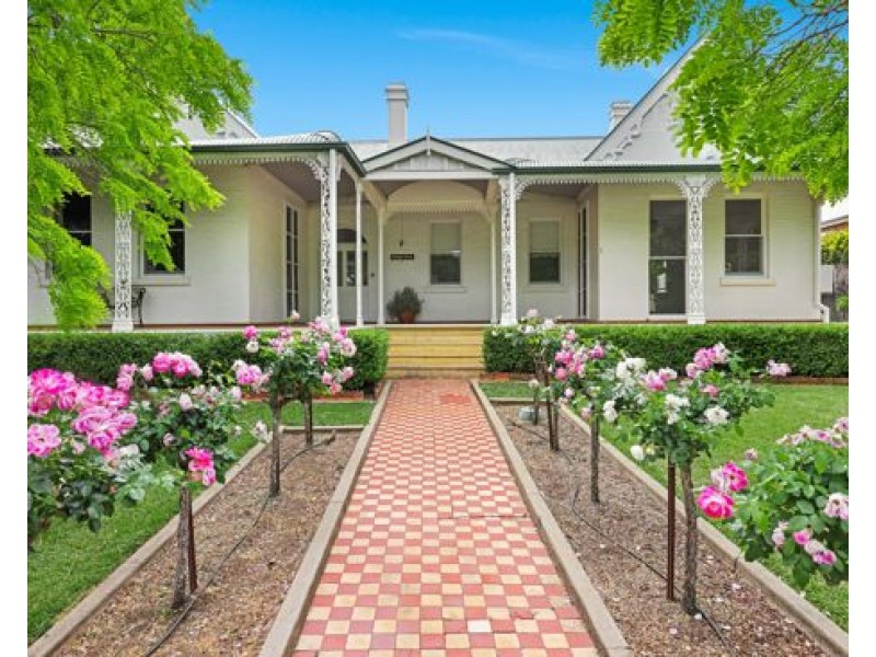 90 Carthage Street, Tamworth NSW 2340