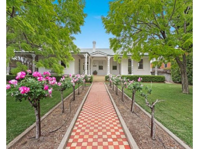 90 Carthage Street, Tamworth NSW 2340