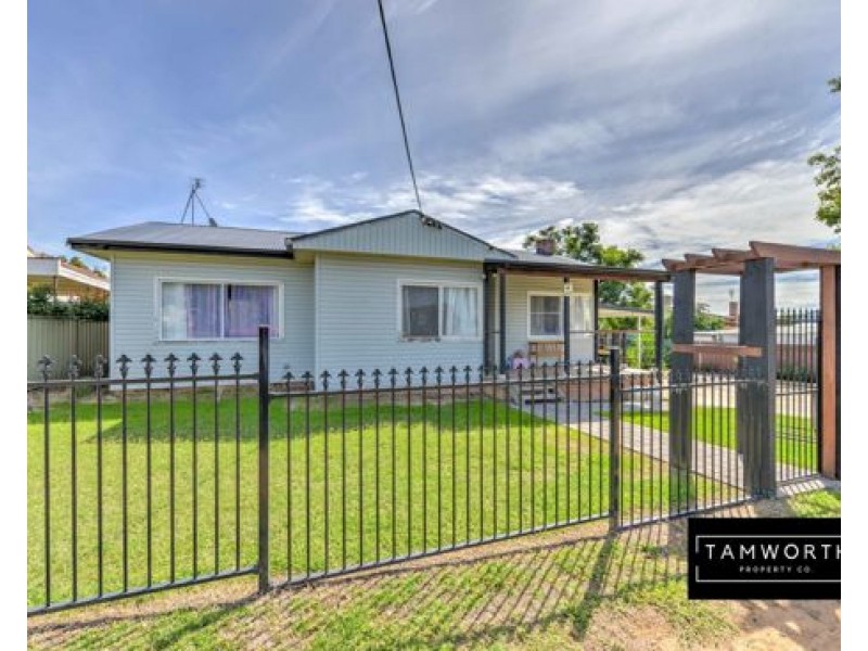 2 Willow Street, Tamworth NSW 2340