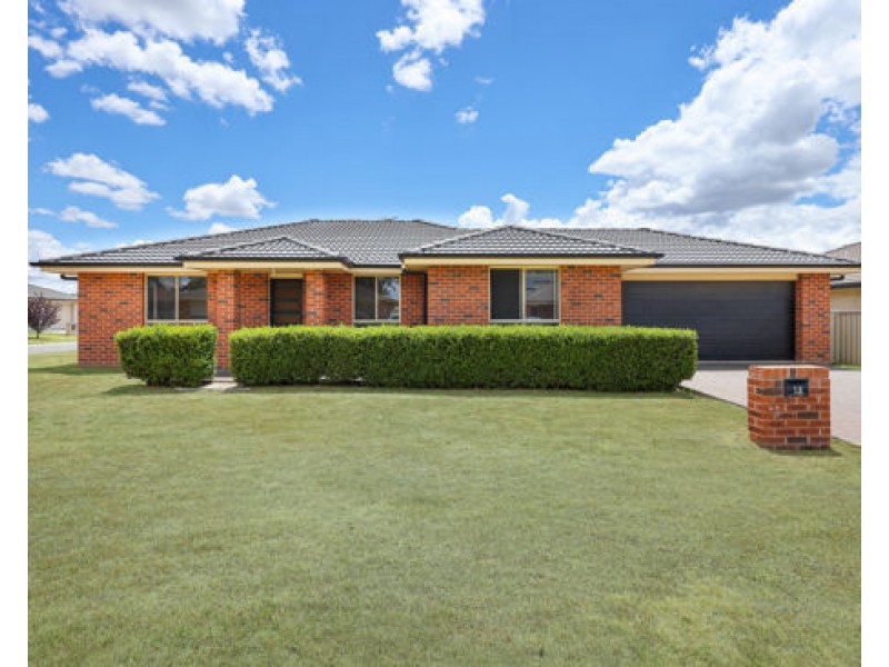 13 Bowman Drive, Tamworth NSW 2340