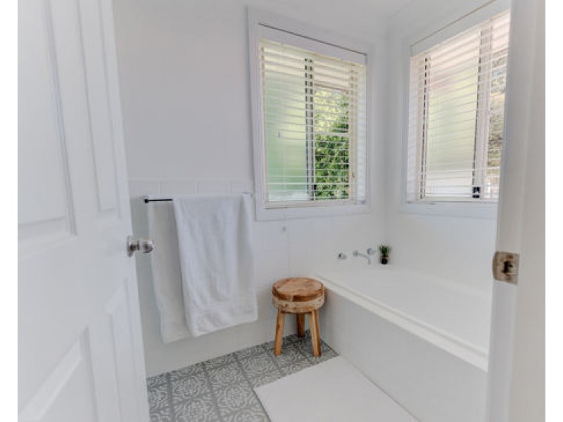 24 Wahroonga Drive, Tamworth NSW 2340