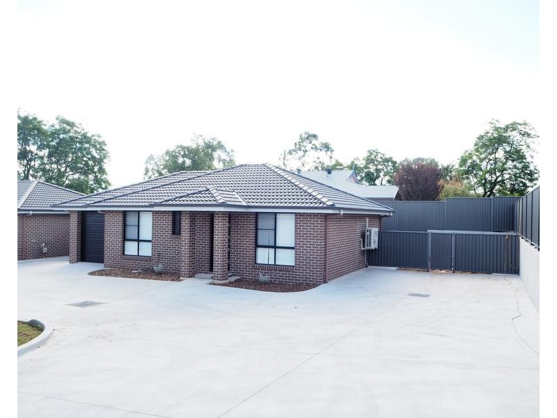 2/7 Curlew Crescent, Tamworth NSW 2340