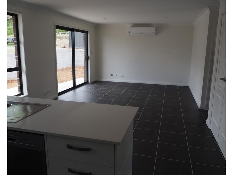 2/7 Curlew Crescent, Tamworth NSW 2340