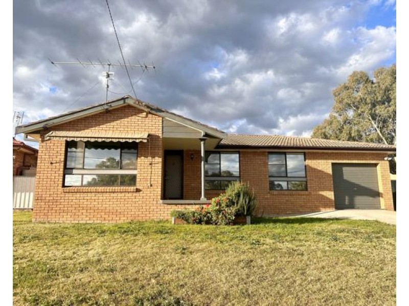 16 Angela Street, Tamworth NSW 2340