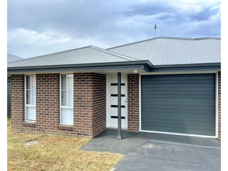 1/22 Cliffdale Place, Kootingal NSW 2352