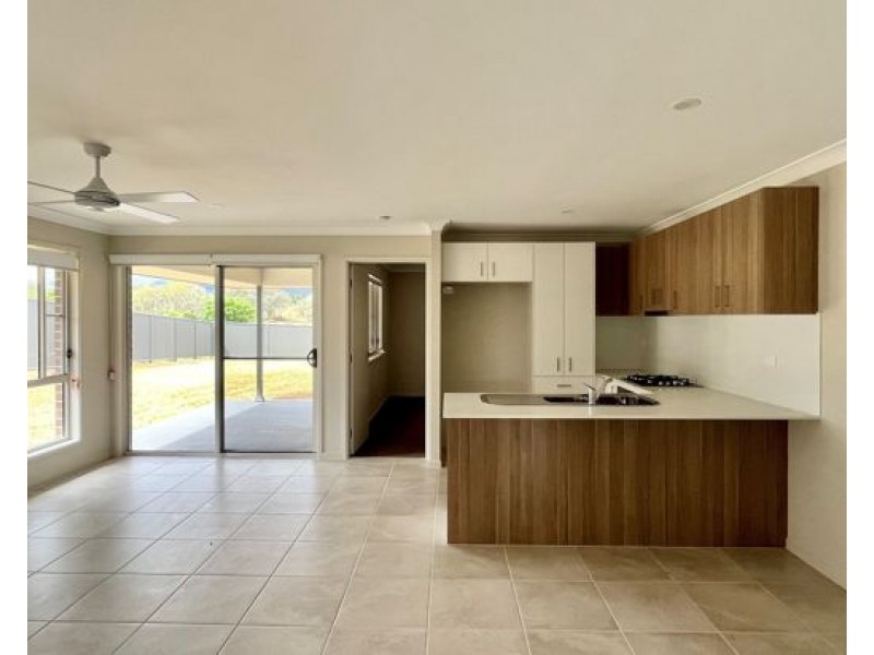 1/22 Cliffdale Place, Kootingal NSW 2352
