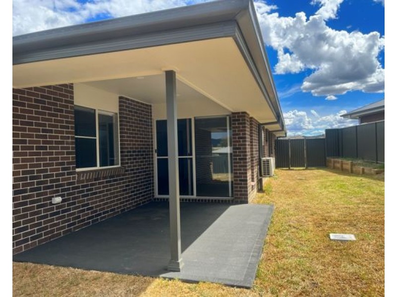 1/22 Cliffdale Place, Kootingal NSW 2352